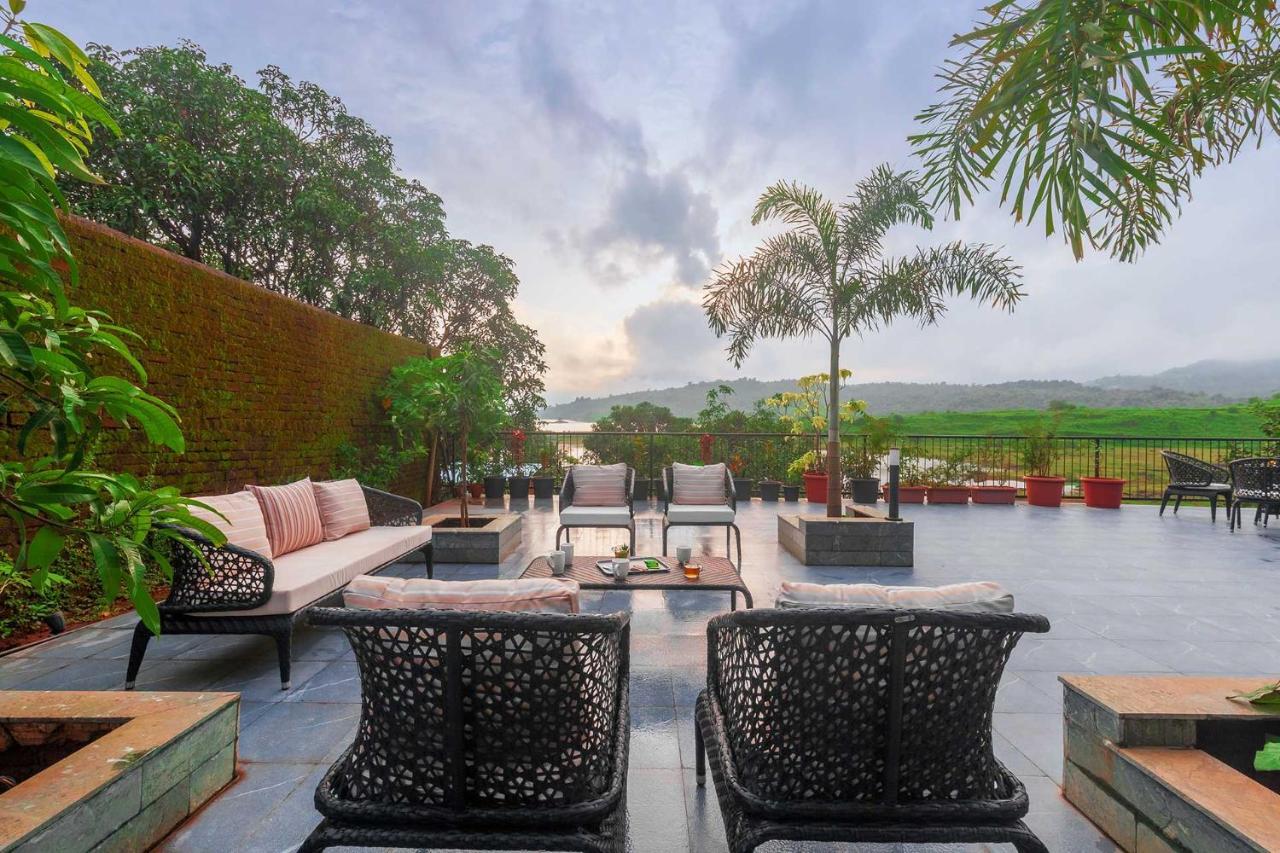 Sunset Boulevard By Stayvista - Lakeside Villa With Pet-Friendly Ambiance, Deck, Terrace, Plunge Pool & Modern Flair Karjat Dış mekan fotoğraf