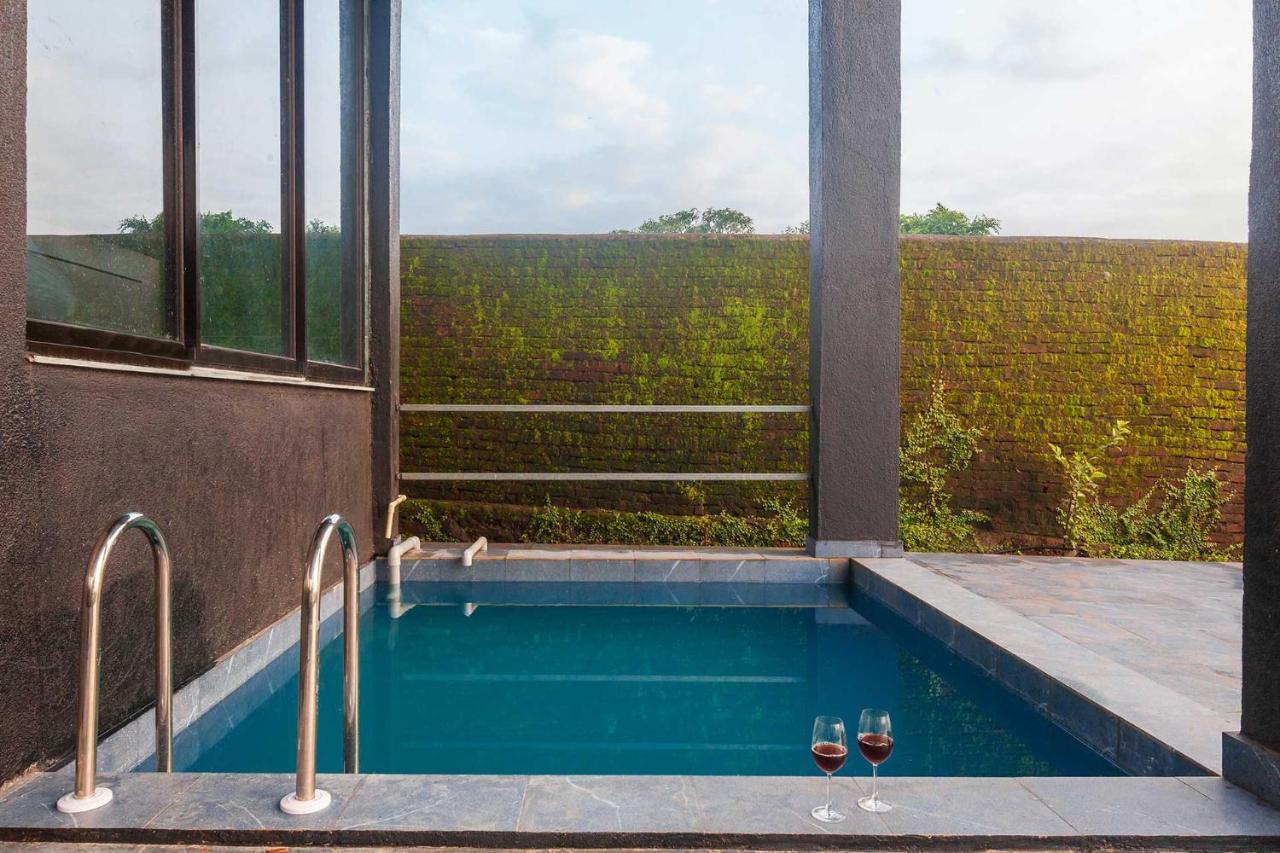 Sunset Boulevard By Stayvista - Lakeside Villa With Pet-Friendly Ambiance, Deck, Terrace, Plunge Pool & Modern Flair Karjat Dış mekan fotoğraf