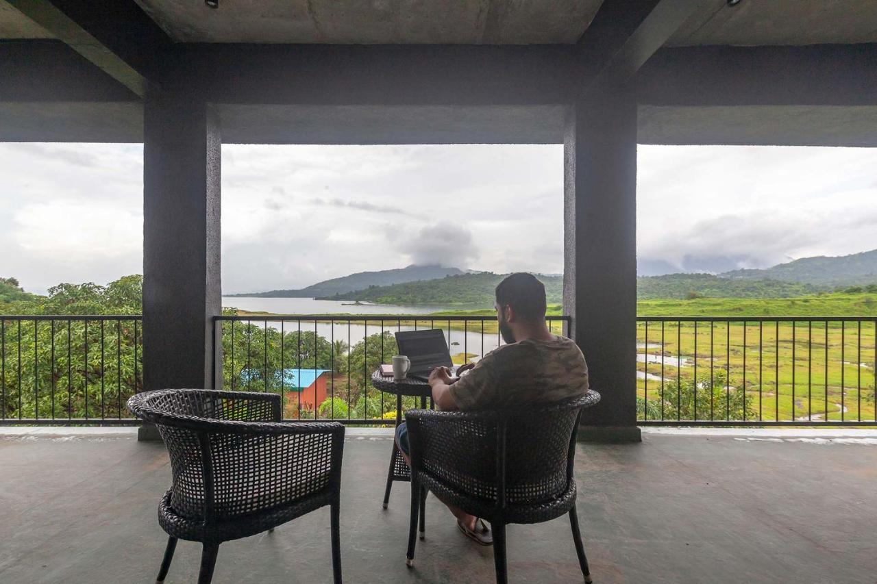 Sunset Boulevard By Stayvista - Lakeside Villa With Pet-Friendly Ambiance, Deck, Terrace, Plunge Pool & Modern Flair Karjat Dış mekan fotoğraf