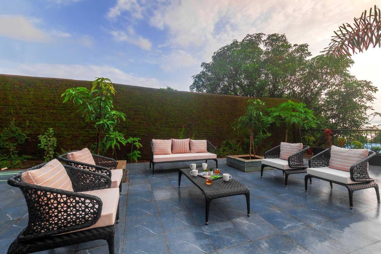 Sunset Boulevard By Stayvista - Lakeside Villa With Pet-Friendly Ambiance, Deck, Terrace, Plunge Pool & Modern Flair Karjat Dış mekan fotoğraf