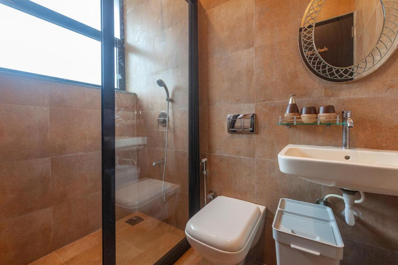 Sunset Boulevard By Stayvista - Lakeside Villa With Pet-Friendly Ambiance, Deck, Terrace, Plunge Pool & Modern Flair Karjat Dış mekan fotoğraf