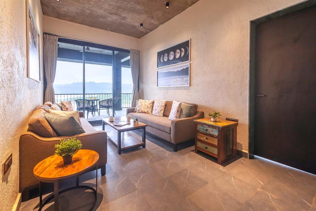 Sunset Boulevard By Stayvista - Lakeside Villa With Pet-Friendly Ambiance, Deck, Terrace, Plunge Pool & Modern Flair Karjat Dış mekan fotoğraf