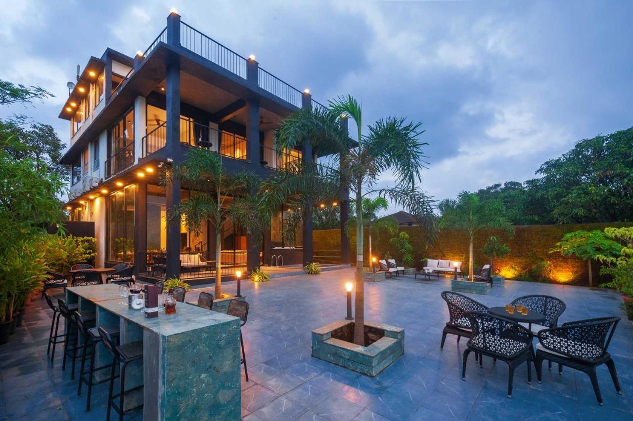 Sunset Boulevard By Stayvista - Lakeside Villa With Pet-Friendly Ambiance, Deck, Terrace, Plunge Pool & Modern Flair Karjat Dış mekan fotoğraf