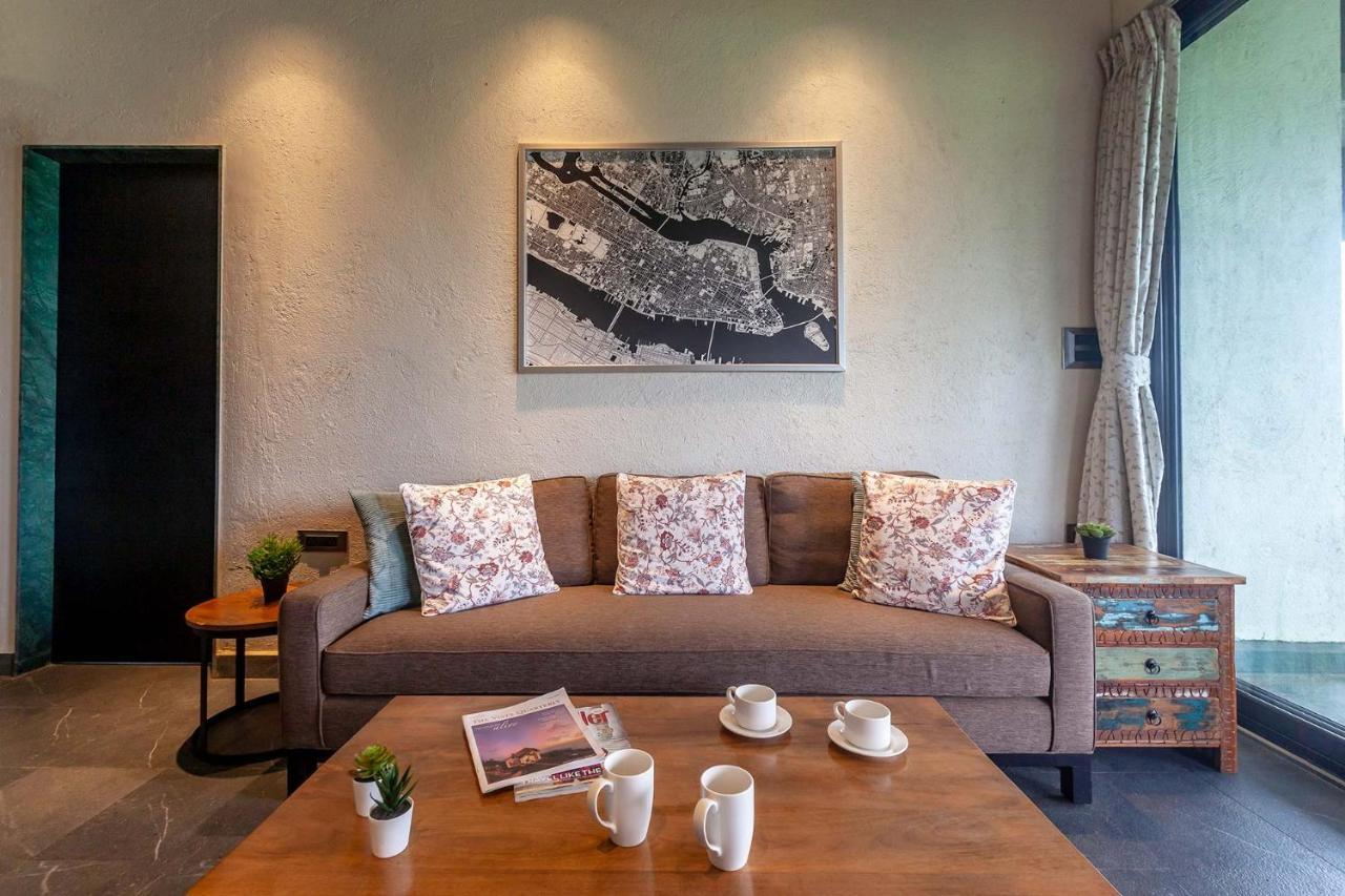 Sunset Boulevard By Stayvista - Lakeside Villa With Pet-Friendly Ambiance, Deck, Terrace, Plunge Pool & Modern Flair Karjat Dış mekan fotoğraf