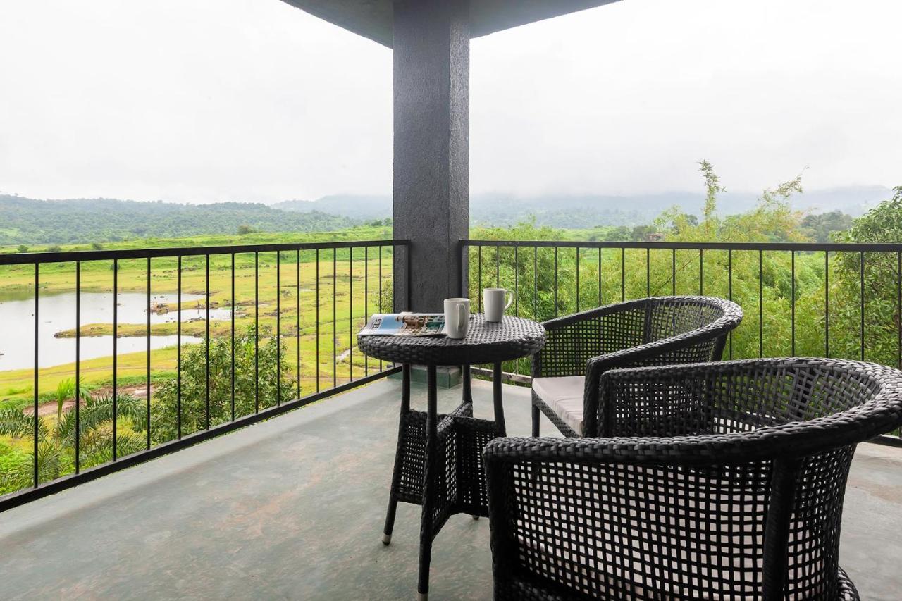 Sunset Boulevard By Stayvista - Lakeside Villa With Pet-Friendly Ambiance, Deck, Terrace, Plunge Pool & Modern Flair Karjat Dış mekan fotoğraf