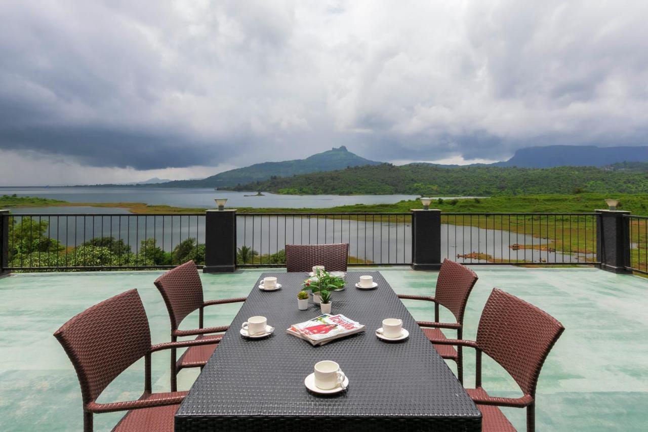 Sunset Boulevard By Stayvista - Lakeside Villa With Pet-Friendly Ambiance, Deck, Terrace, Plunge Pool & Modern Flair Karjat Dış mekan fotoğraf